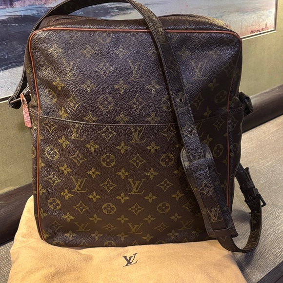 Louis Vuitton Handbags - Louis Vuitton GM Marceau Messenger Bag Vintage w/ COA